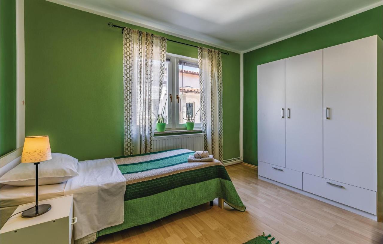 Gorgeous Apartment In Pula With Kitchen מראה חיצוני תמונה