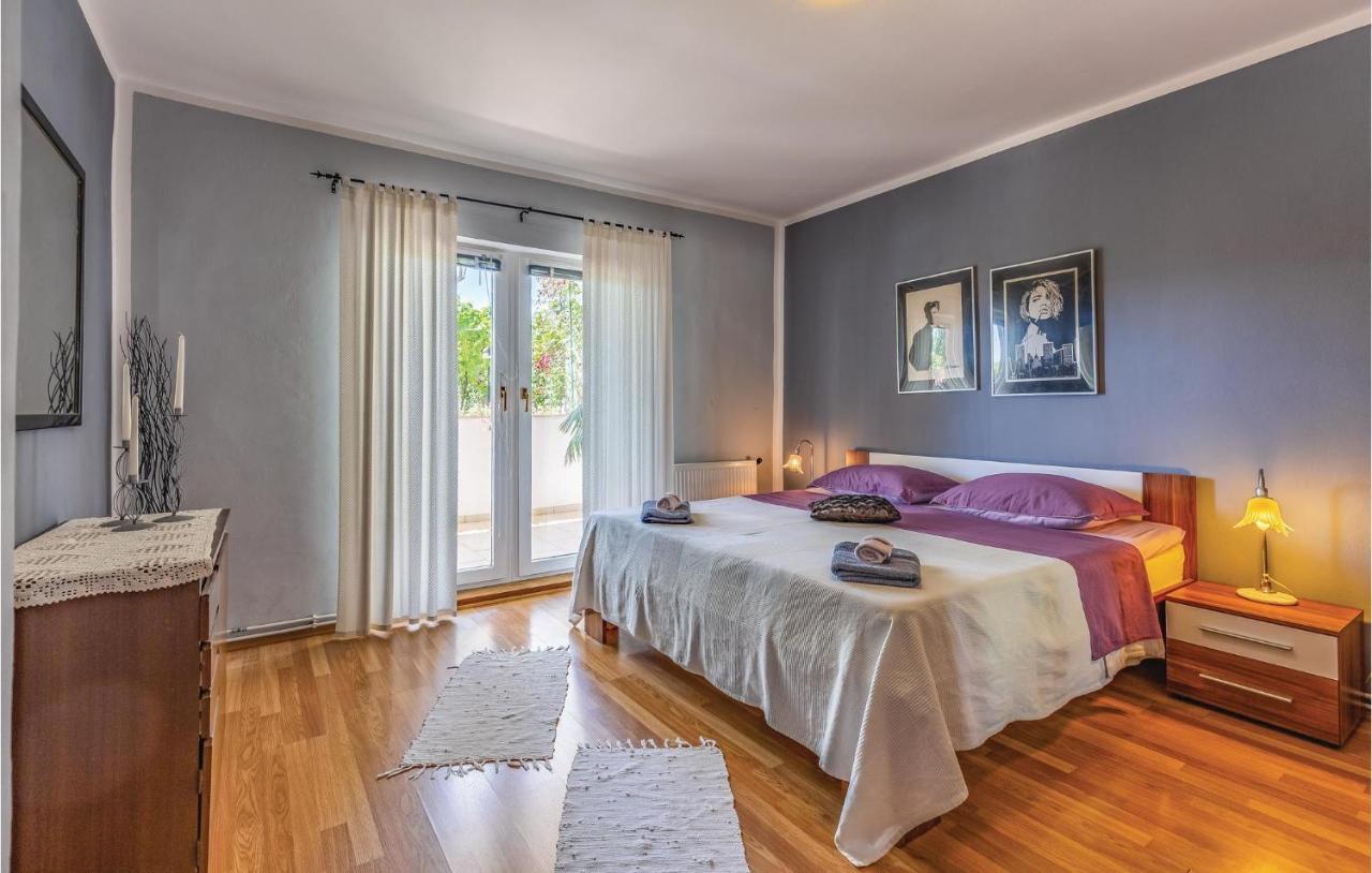 Gorgeous Apartment In Pula With Kitchen מראה חיצוני תמונה