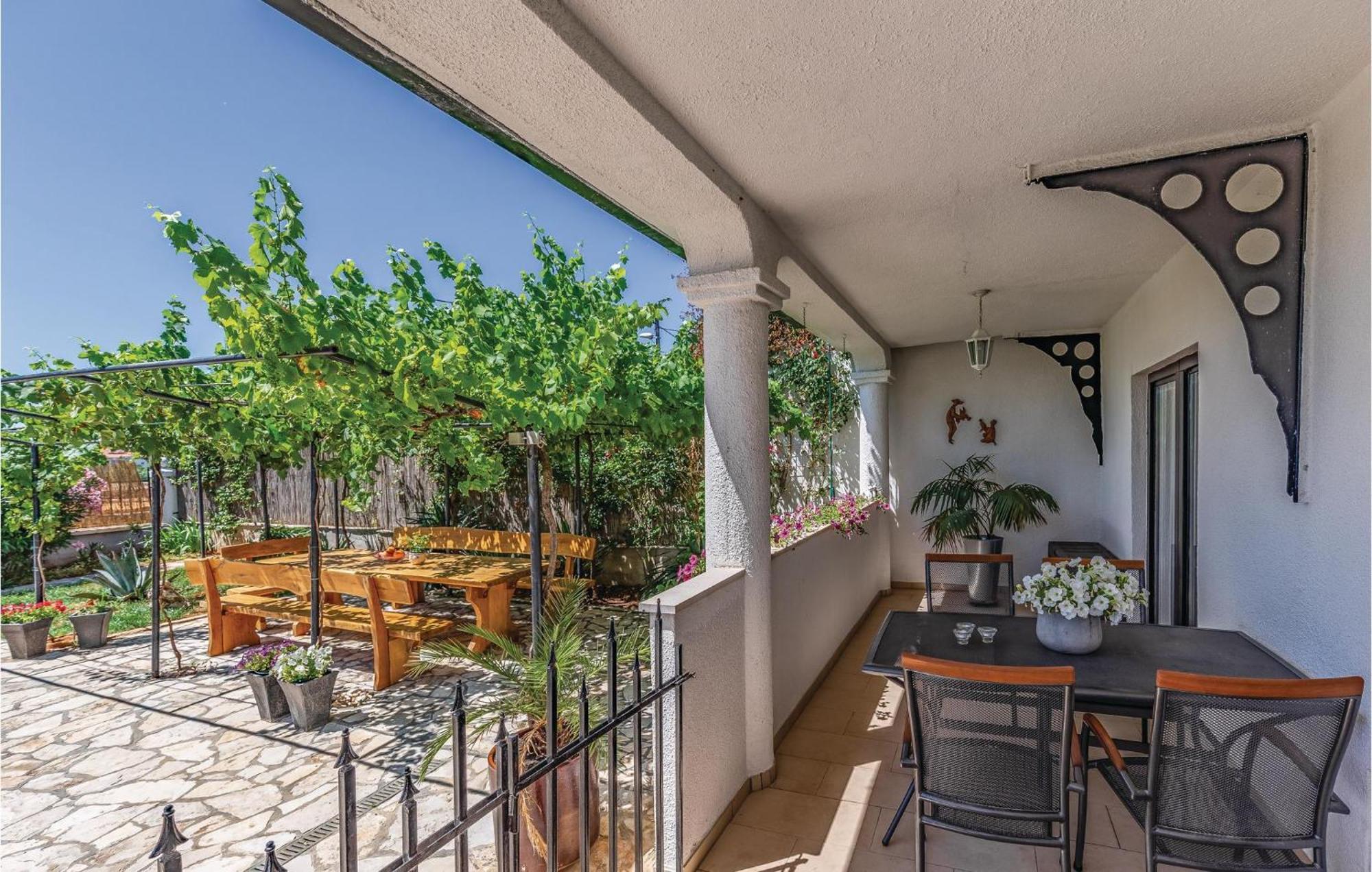 Gorgeous Apartment In Pula With Kitchen מראה חיצוני תמונה
