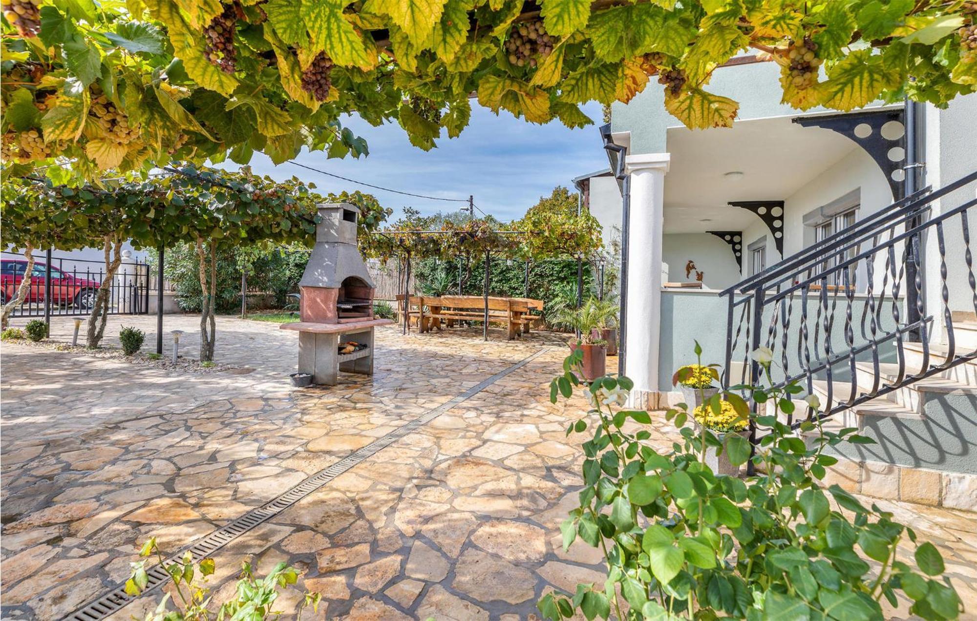 Gorgeous Apartment In Pula With Kitchen מראה חיצוני תמונה
