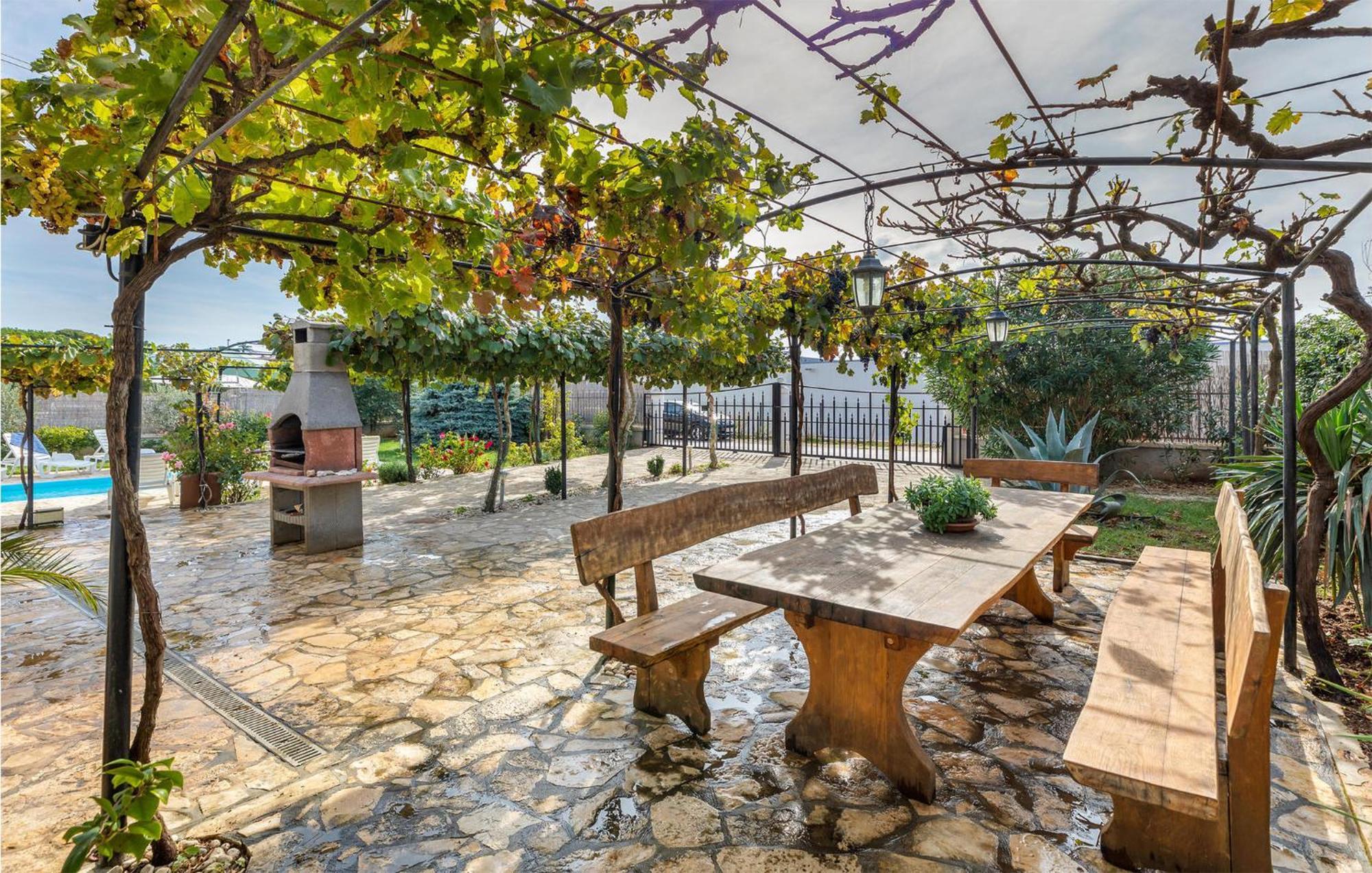 Gorgeous Apartment In Pula With Kitchen מראה חיצוני תמונה